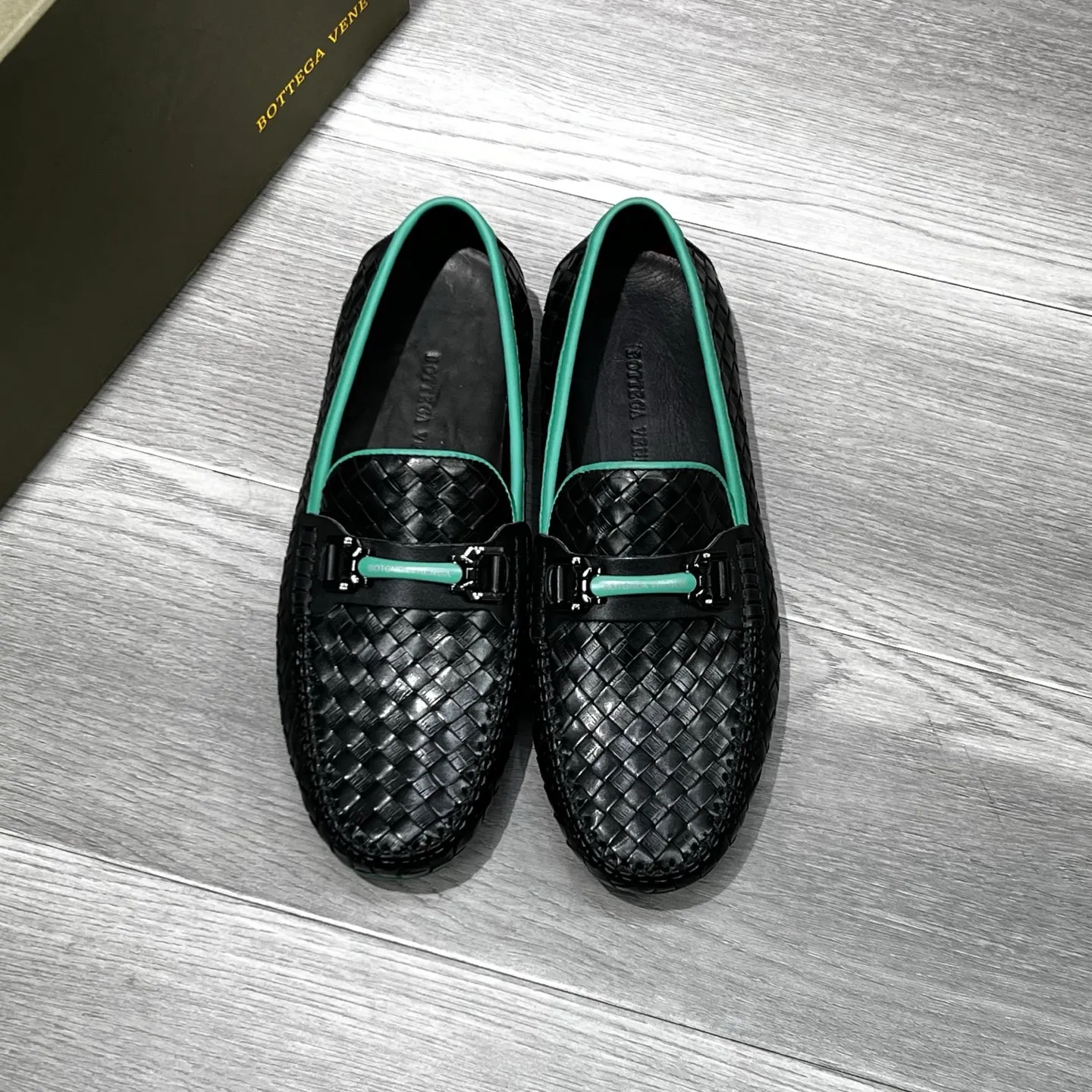 Ex-factory price 500 BV〰️Purely handmade classic men's beanie shoes👉👉driving shoes, slip-on shoes, made of imported cowhide woven from Italy, 💕water-dyed cowhide lining, 🔊original outsole, waterproof platform design, comfortable on the feet. A good choice for traveling and driving, two colors available, code number: 38-44, (45 can be customized)